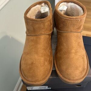 Arizona Womens Sandie Flat Heel Winter Boots, excellent condition